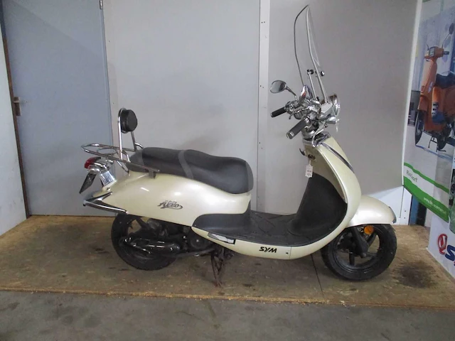 Sym - snorscooter - allo - scooter - afbeelding 8 van  11