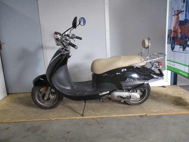 Sym - snorscooter - allo retro - scooter - afbeelding 1 van  4