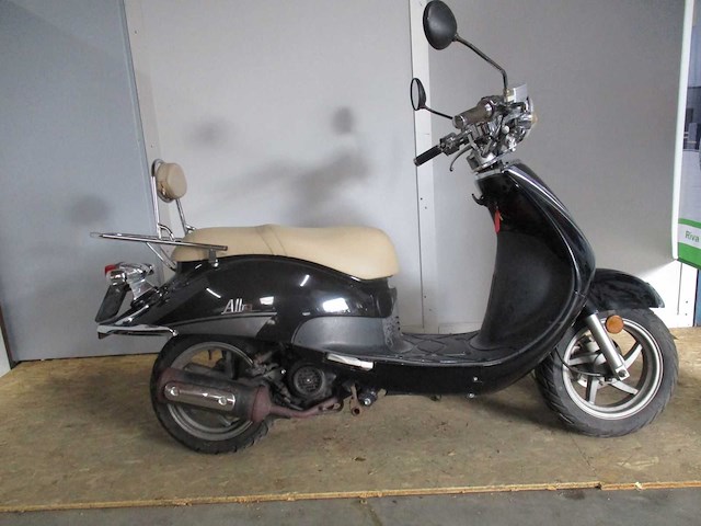 Sym - snorscooter - allo retro - scooter - afbeelding 4 van  4