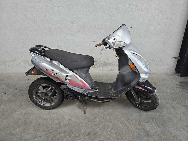 Sym - snorscooter - jet euro x - 2t 25km uitvoering fg085r - afbeelding 2 van  7