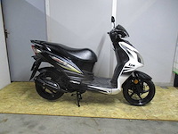 Sym - snorscooter - jet4 50 - scooter - afbeelding 8 van  11