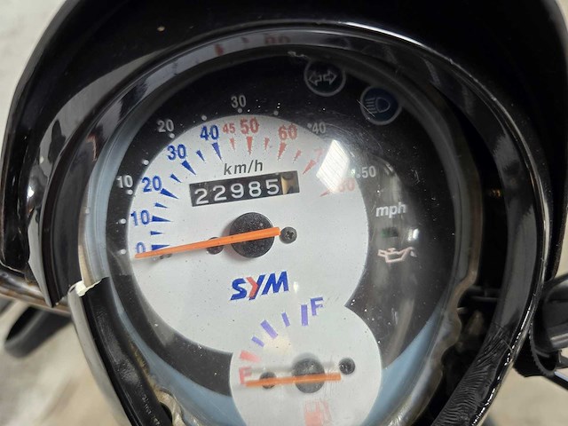 Sym - snorscooter - mio 50 - 4t 25km uitvoering d548dk - afbeelding 7 van  7