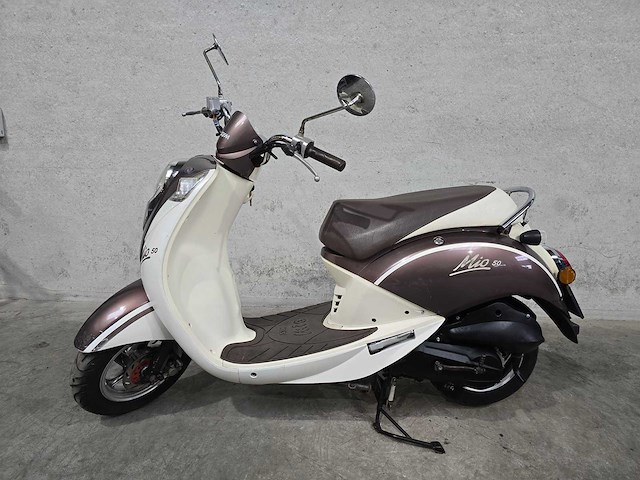 Sym - snorscooter - mio 50 - 4t 25km uitvoering d565xf - afbeelding 1 van  7