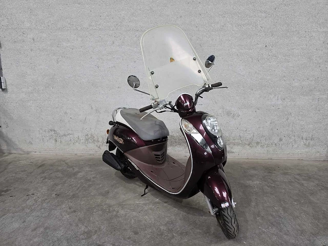 Sym - snorscooter - mio 50 - 4t 25km uitvoering d906bp - afbeelding 3 van  7