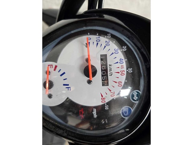 Sym - snorscooter - mio 50 - 4t 25km uitvoering dhp22d - afbeelding 7 van  7