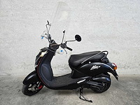 Sym - snorscooter - mio 50 - 4t 25km uitvoering dlh44j - afbeelding 1 van  6