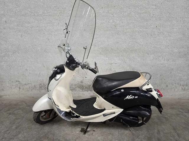 Sym - snorscooter - mio 50 - 4t 25km uitvoering f353ph - afbeelding 1 van  7