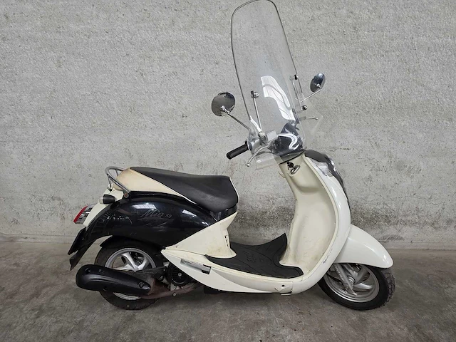 Sym - snorscooter - mio 50 - 4t 25km uitvoering f353ph - afbeelding 2 van  7