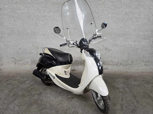 Sym - snorscooter - mio 50 - 4t 25km uitvoering f353ph - afbeelding 4 van  7