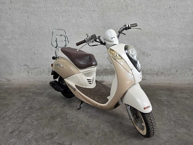 Sym - snorscooter - mio 50 - 4t 25km uitvoering fn341x - afbeelding 4 van  7