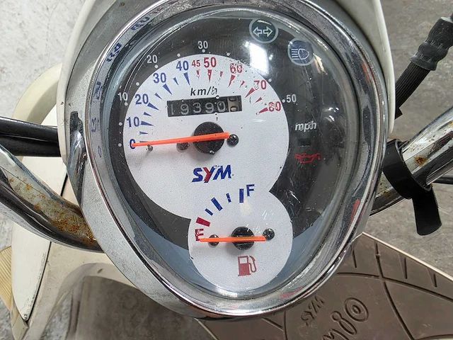 Sym - snorscooter - mio 50 - 4t 25km uitvoering fn341x - afbeelding 7 van  7