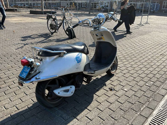 Sym allo snorfietsen & snorscooters - afbeelding 25 van  29