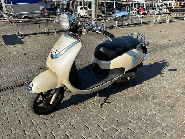 Sym allo snorfietsen & snorscooters - afbeelding 1 van  29