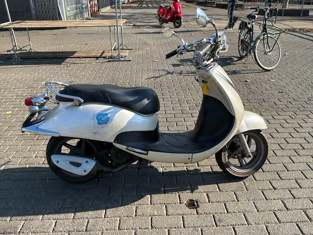 Sym allo snorfietsen & snorscooters - afbeelding 26 van  29