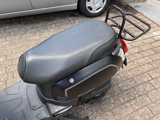 Sym en agm: sym fiddele 2 60s, sym tanik 50,agm retro 50. snorscooters - afbeelding 52 van  93