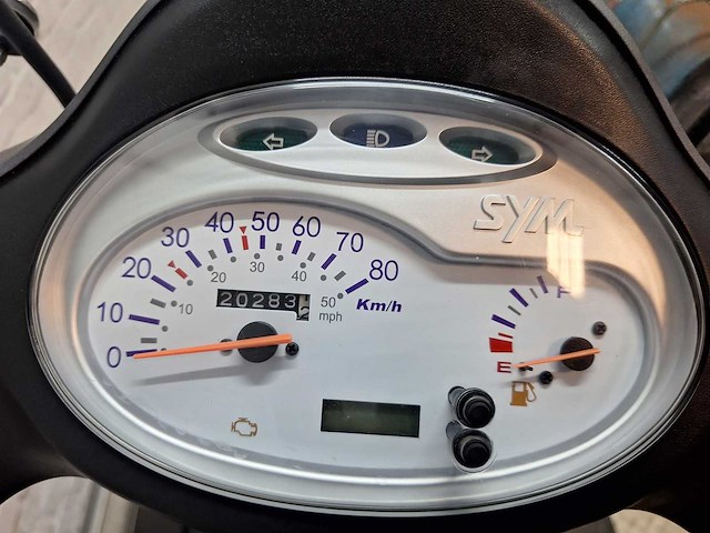 Sym fiddle 2 45 km bromscooter 4takt - afbeelding 4 van  7