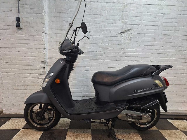 Sym fiddle 2 45 km bromscooter 4takt - afbeelding 1 van  7