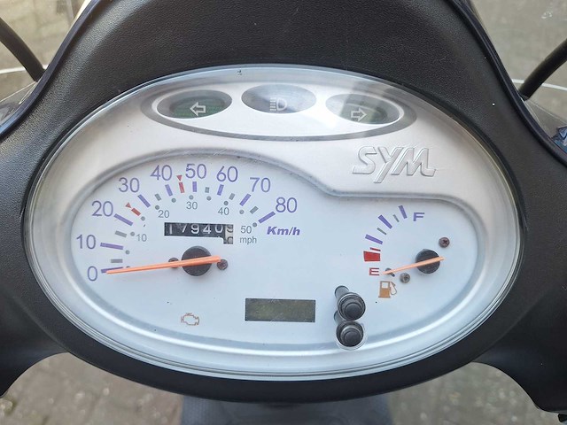 Sym fiddle 2 45 km bromscooter 4takt - afbeelding 4 van  7