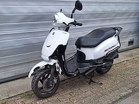 Sym fiddle 2 45 km bromscooter 4takt - afbeelding 2 van  7