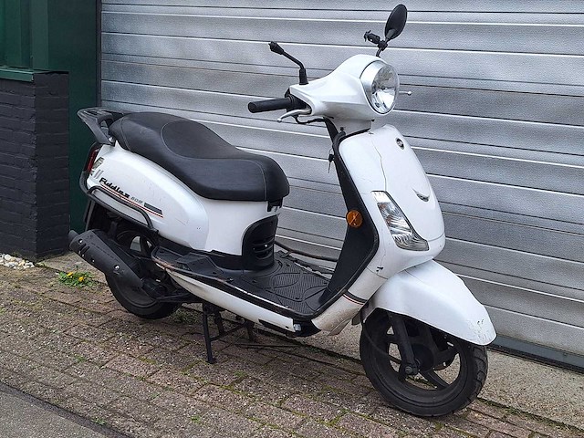 Sym fiddle 2 45 km bromscooter 4takt - afbeelding 4 van  5