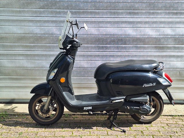 Sym fiddle 3 45km bromscooter 4-takt - afbeelding 1 van  7