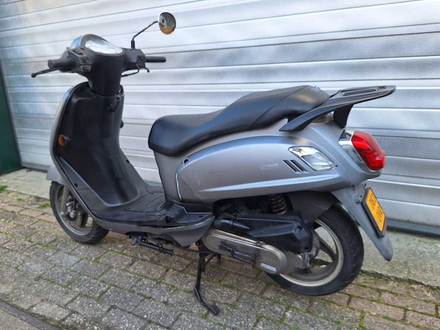 Sym fiddle 45 km bromscooter 4takt - afbeelding 2 van  2