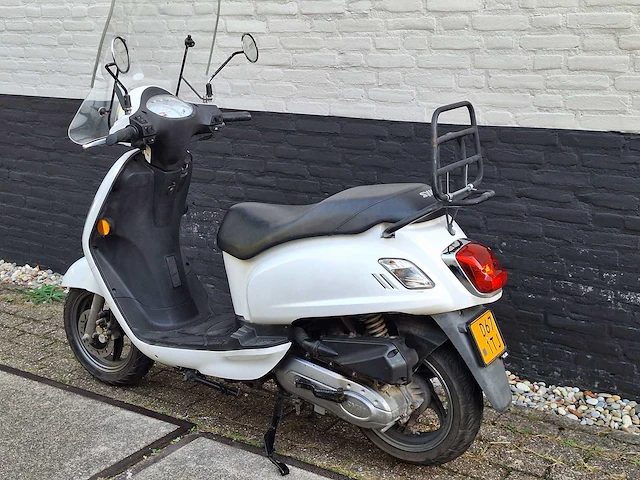 Sym fiddle ii 45km bromscooter 4-takt - afbeelding 3 van  6