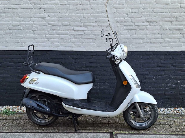 Sym fiddle ii 45km bromscooter 4-takt - afbeelding 4 van  6