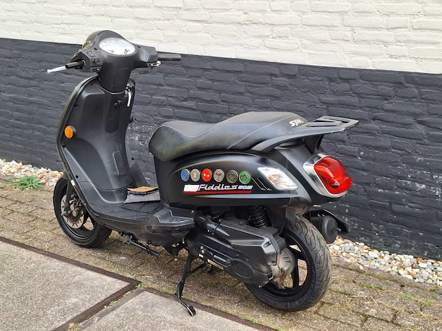 Sym fiddle ii 45km bromscooter 4-takt - afbeelding 3 van  7