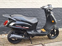 Sym fiddle ii 45km bromscooter 4-takt - afbeelding 6 van  7