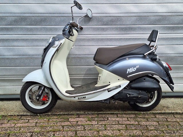 Sym mio 25km snorscooter 4-takt - afbeelding 3 van  7