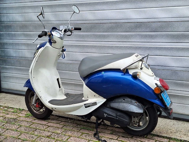 Sym mio 25km snorscooter 4-takt - afbeelding 3 van  7