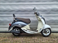 Sym mio 25km snorscooter 4-takt - afbeelding 5 van  7