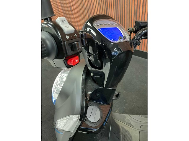 Sym mio electric e-scooter - afbeelding 2 van  34