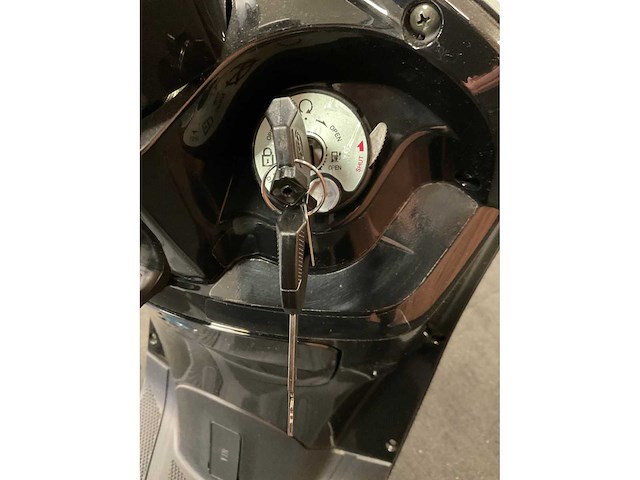 Sym mio electric e-scooter - afbeelding 15 van  34