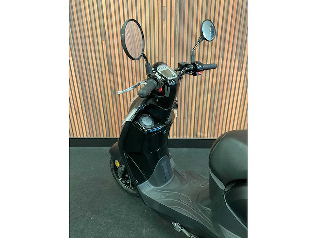 Sym mio electric e-scooter - afbeelding 22 van  34