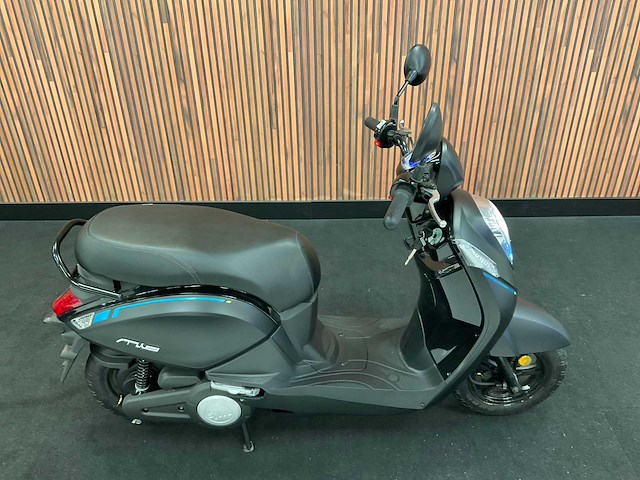 Sym mio electric e-scooter - afbeelding 26 van  34