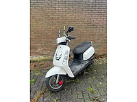 Sym tonik automaat snorscooter, f-700-dp - afbeelding 9 van  9