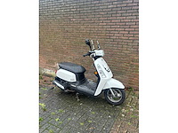Sym tonik automaat snorscooter, f-700-dp - afbeelding 3 van  9