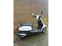 Sym tonik automaat snorscooter, f-700-dp - afbeelding 5 van  9