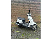 Sym tonik automaat snorscooter, f-700-dp - afbeelding 4 van  9