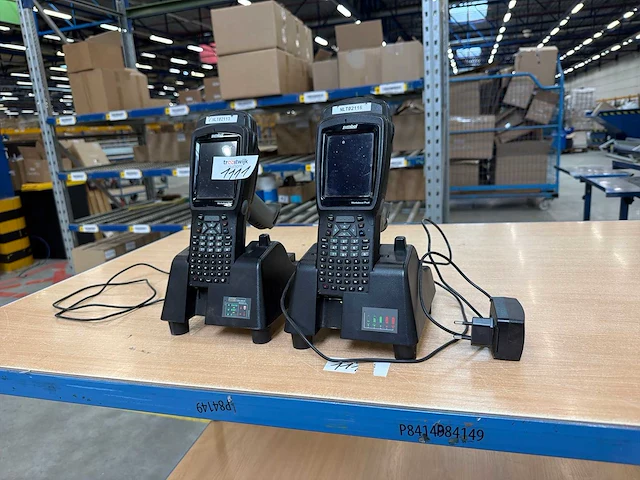 Symbol workabout pro 4 industriële barcode-/magazijnscanner met dockingstations (2x) - afbeelding 1 van  3