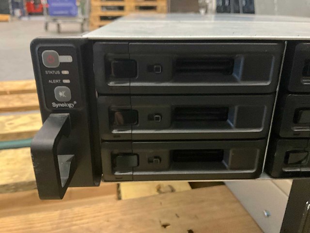 Synology rs18016xs+ server - afbeelding 3 van  10