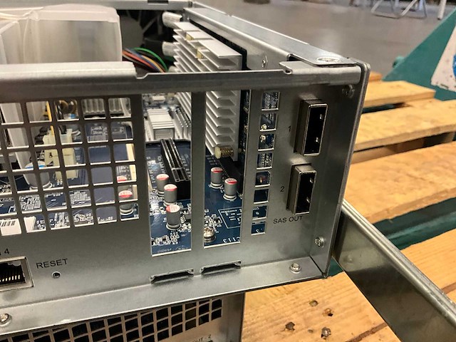 Synology rs18016xs+ server - afbeelding 8 van  10