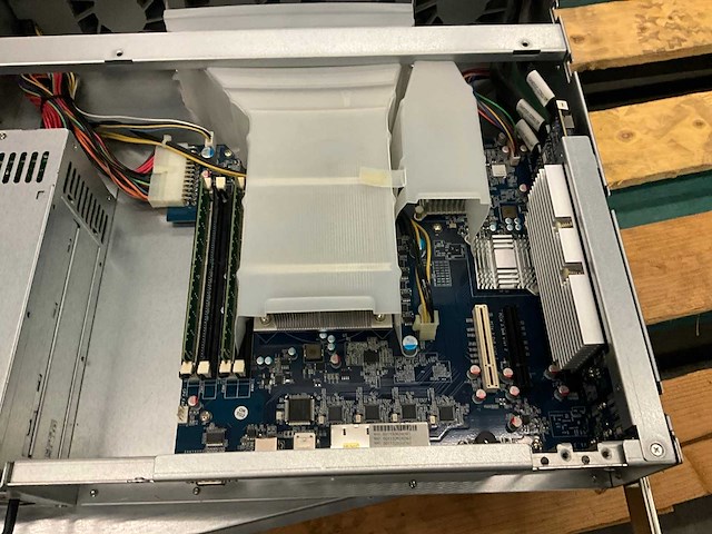 Synology rs18016xs+ server - afbeelding 9 van  10