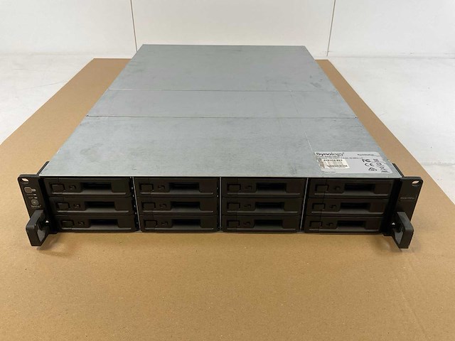 Synology (rs3617rpxs) - 12x 10tb sata scalable network attached storage - afbeelding 1 van  4