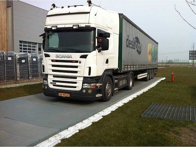 Systeemvloer 1750m2 - heavy duty panels - various contractor materials - afbeelding 5 van  11