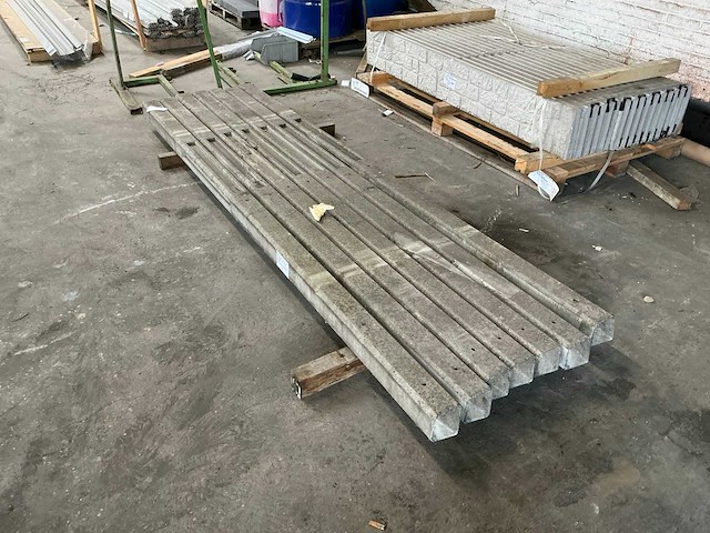 T-paal beton 100x100x2750 mm (7x) - afbeelding 1 van  6