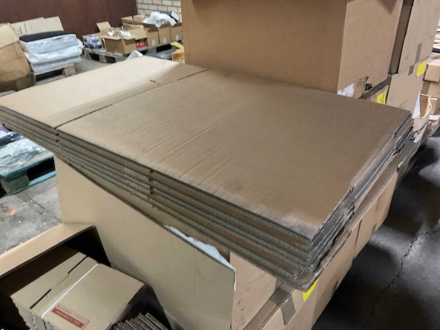 T partij kartonnen dozen en enveloppen - afbeelding 7 van  9