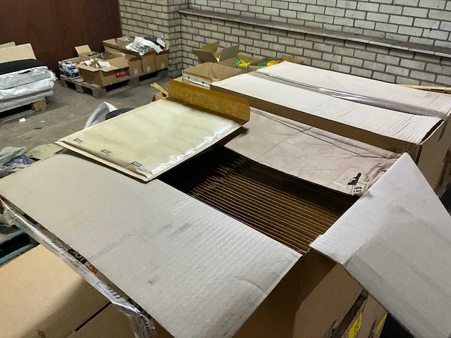 T partij kartonnen dozen en enveloppen - afbeelding 8 van  9